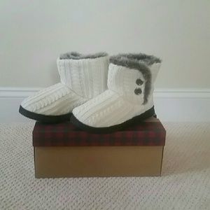 Cable Knit Boot Slippers
